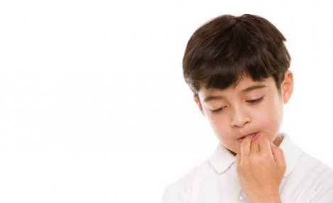 çocuklarda tırnak yeme alışkanlığı